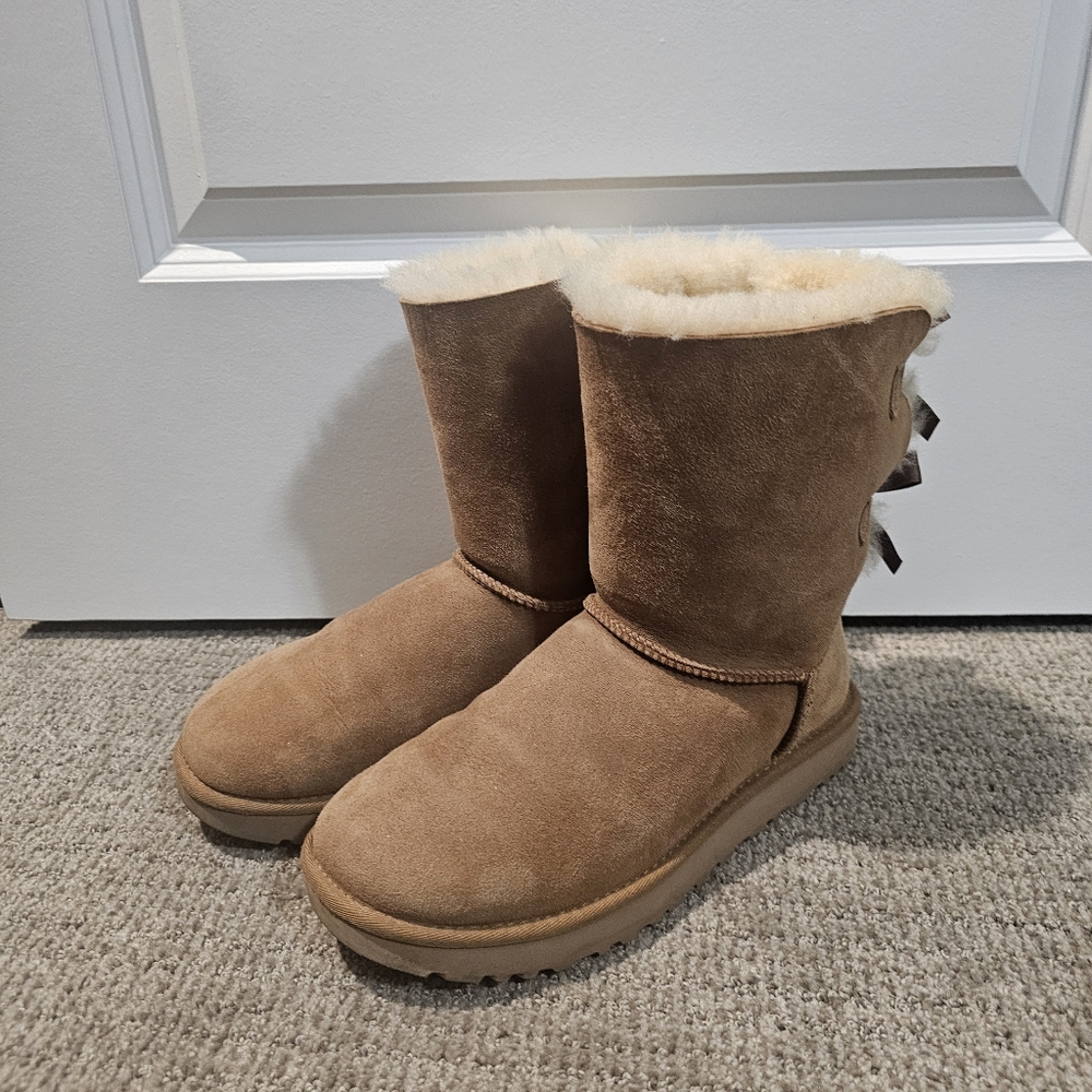 Womens bow back uggs